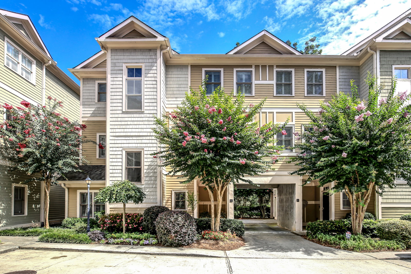 556 Moreland Ave NE