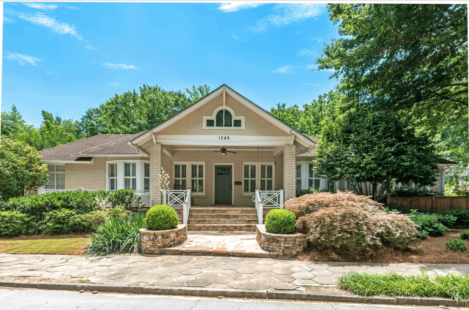 1249 Mansfield