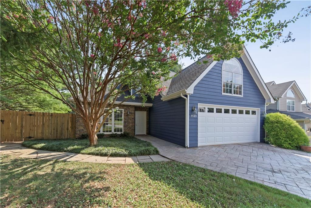 1123 Ashbury Drive