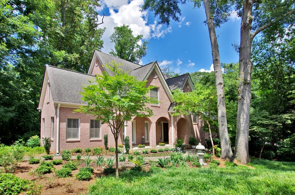 405 Lakeshore Drive NE