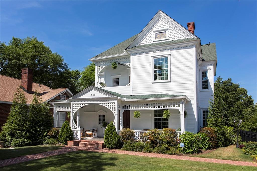 383 Park Ave